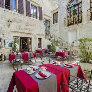 4* Bed & Breakfast Palace Derossi